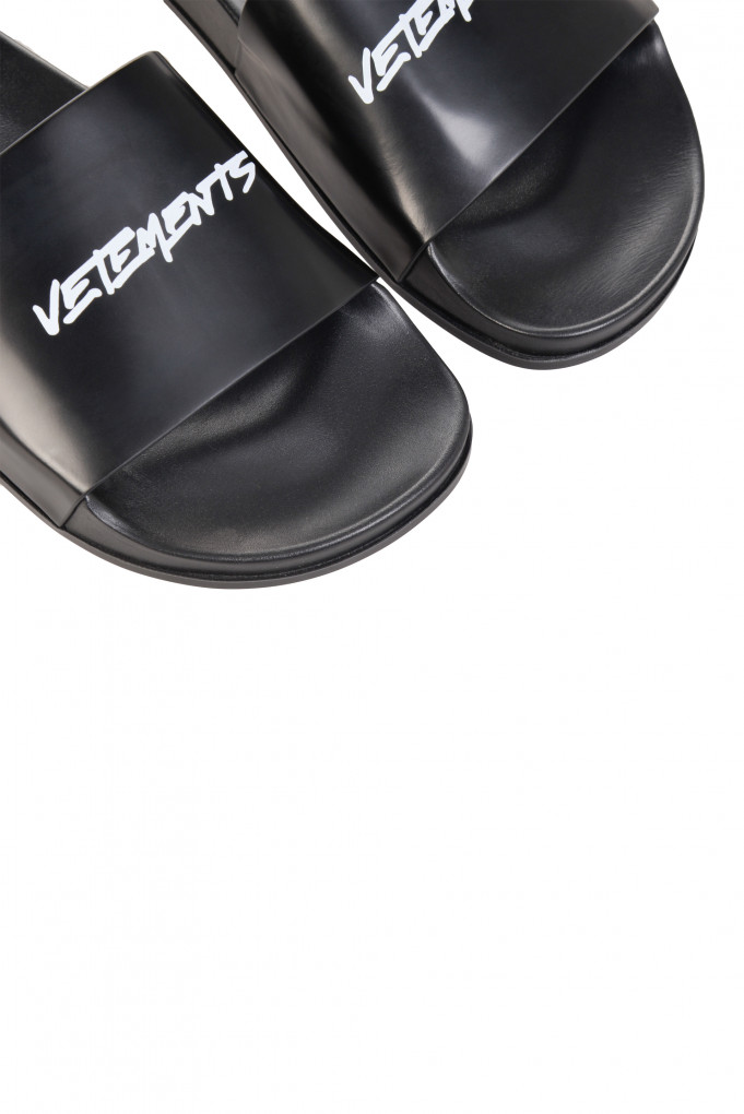 Купити Шльопанці Vetements 4